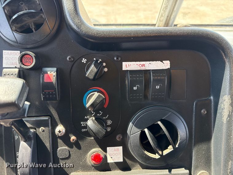 image for item NU9634 2012 Freightliner MT45 delivery truck