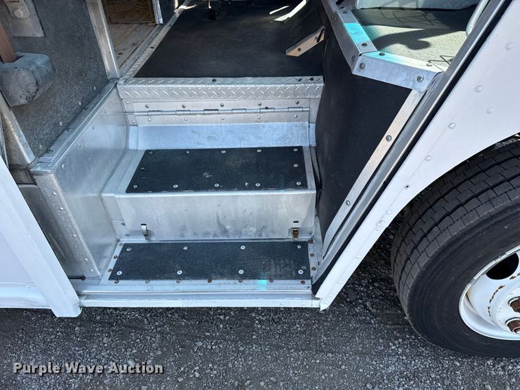 image for item NU9634 2012 Freightliner MT45 delivery truck