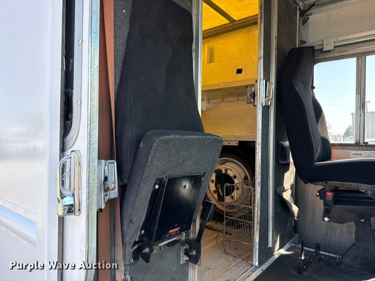 image for item NU9634 2012 Freightliner MT45 delivery truck