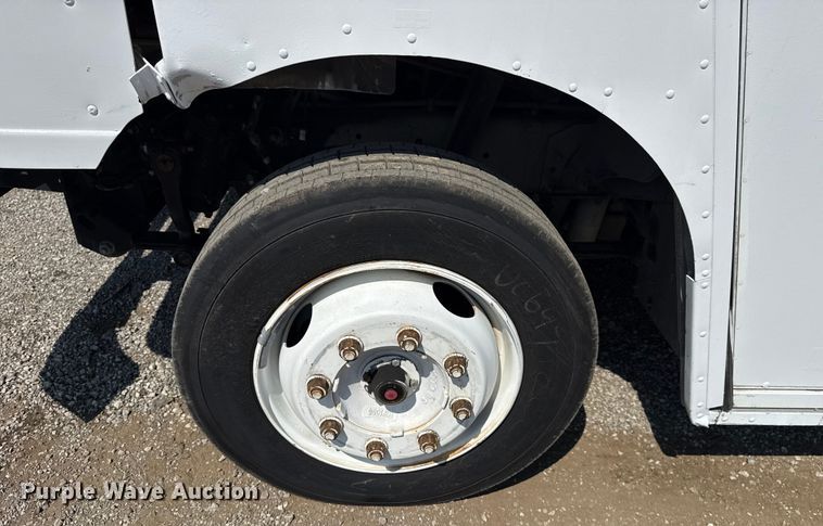 image for item NU9634 2012 Freightliner MT45 delivery truck