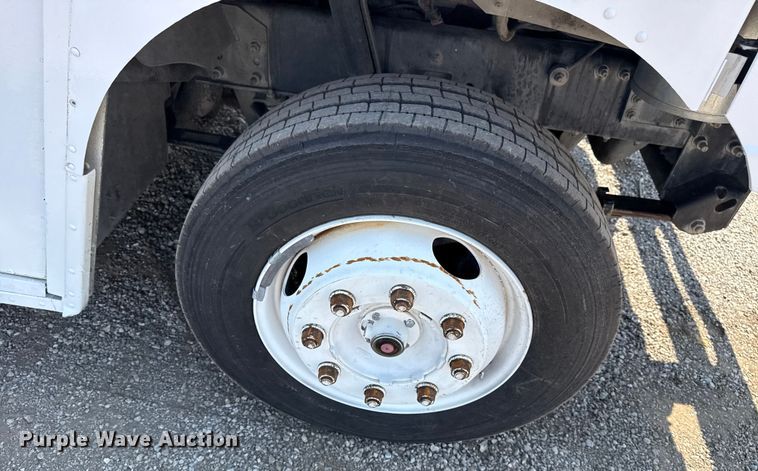 image for item NU9634 2012 Freightliner MT45 delivery truck