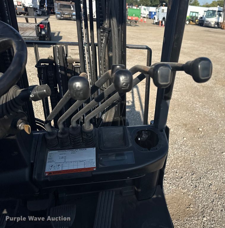 image for item NU9640 2007 Toyota 8FGCU18 forklift