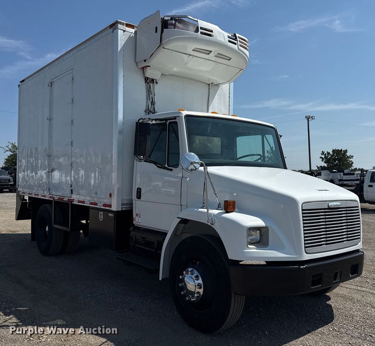 image for item NU9649 2002 Freightliner FL70 refrigerated truck