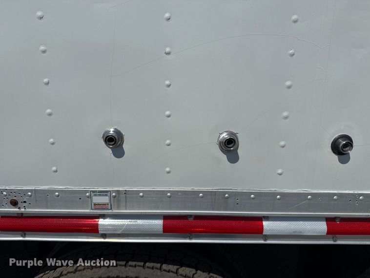 image for item NU9649 2002 Freightliner FL70 refrigerated truck