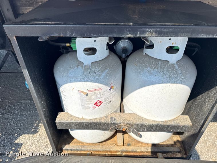 image for item NU9649 2002 Freightliner FL70 refrigerated truck