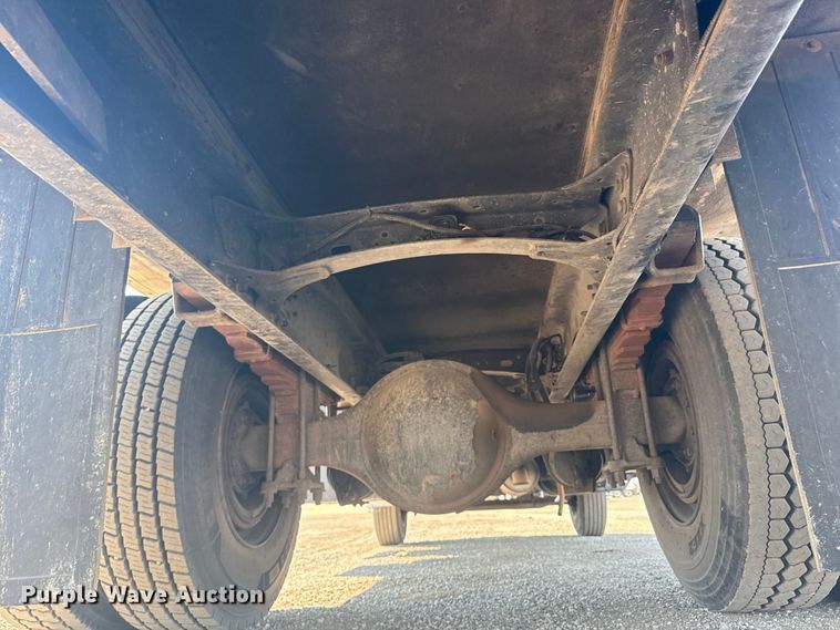 image for item NU9649 2002 Freightliner FL70 refrigerated truck