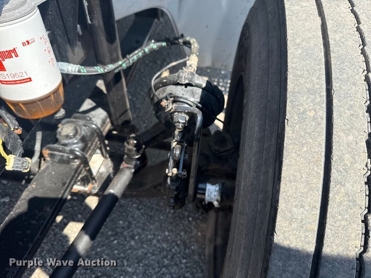 image for item NU9649 2002 Freightliner FL70 refrigerated truck