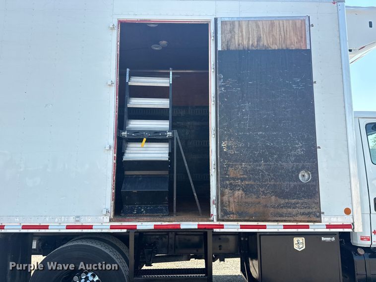 image for item NU9649 2002 Freightliner FL70 refrigerated truck