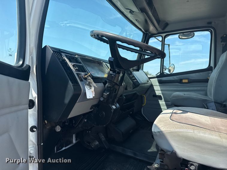 image for item NU9649 2002 Freightliner FL70 refrigerated truck