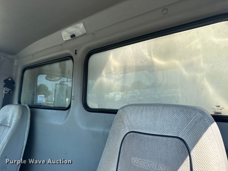 image for item NU9649 2002 Freightliner FL70 refrigerated truck