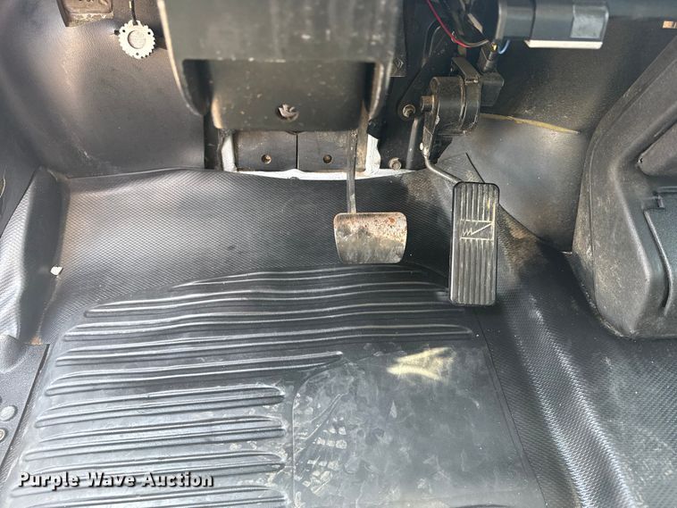 image for item NU9649 2002 Freightliner FL70 refrigerated truck