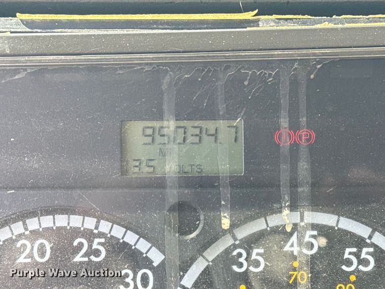 image for item NU9649 2002 Freightliner FL70 refrigerated truck