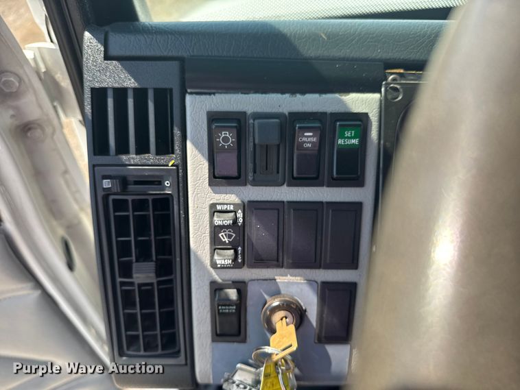 image for item NU9649 2002 Freightliner FL70 refrigerated truck