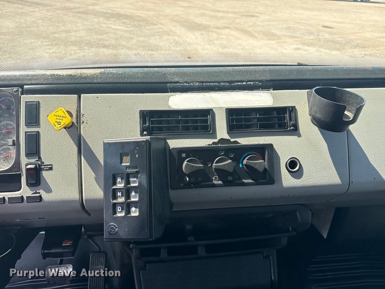 image for item NU9649 2002 Freightliner FL70 refrigerated truck