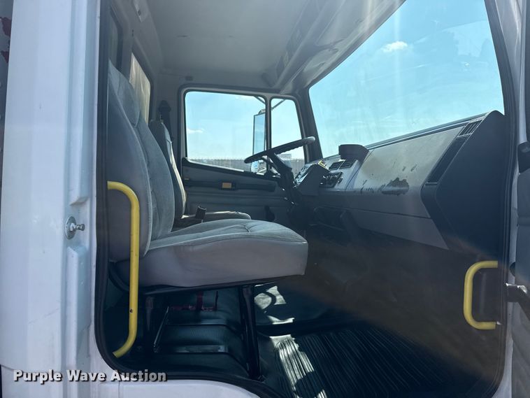 image for item NU9649 2002 Freightliner FL70 refrigerated truck