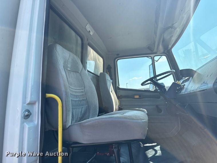 image for item NU9649 2002 Freightliner FL70 refrigerated truck