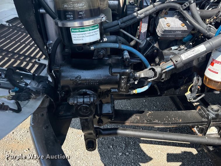 image for item NU9649 2002 Freightliner FL70 refrigerated truck