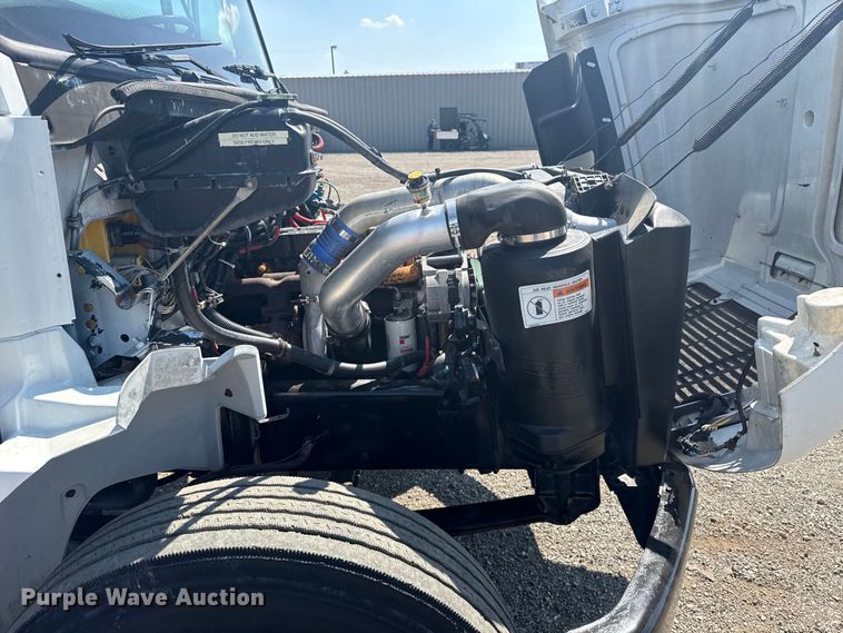 image for item NU9649 2002 Freightliner FL70 refrigerated truck