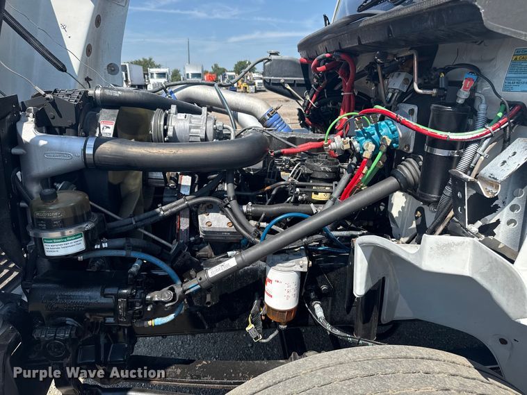 image for item NU9649 2002 Freightliner FL70 refrigerated truck