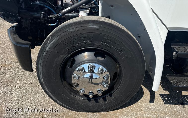 image for item NU9649 2002 Freightliner FL70 refrigerated truck