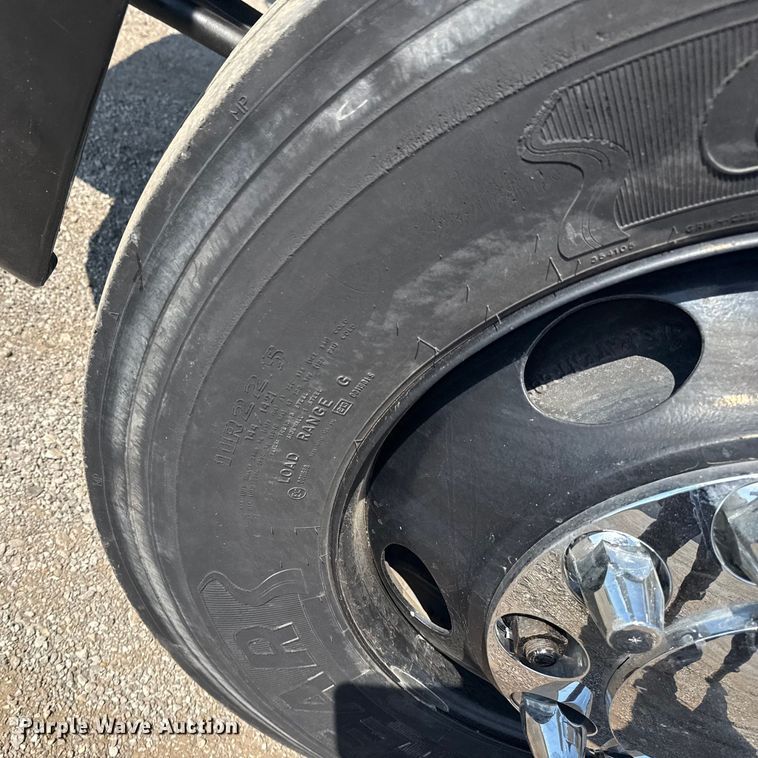 image for item NU9649 2002 Freightliner FL70 refrigerated truck