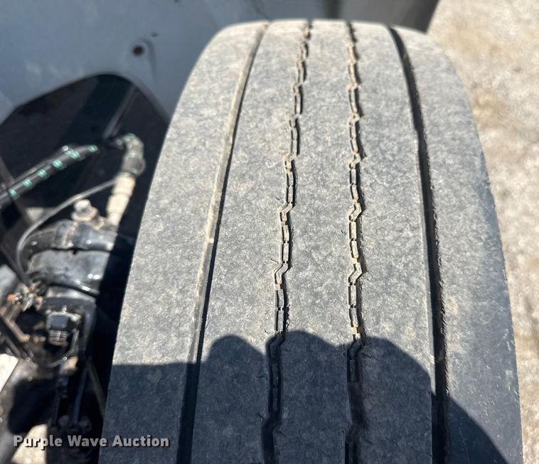 image for item NU9649 2002 Freightliner FL70 refrigerated truck