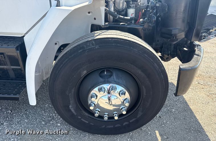 image for item NU9649 2002 Freightliner FL70 refrigerated truck