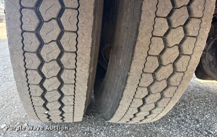 image for item NU9649 2002 Freightliner FL70 refrigerated truck