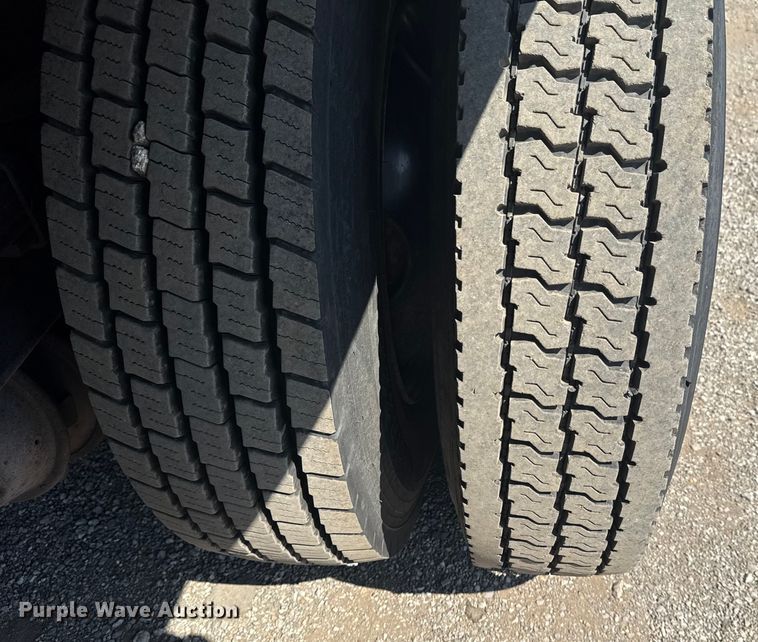 image for item NU9649 2002 Freightliner FL70 refrigerated truck