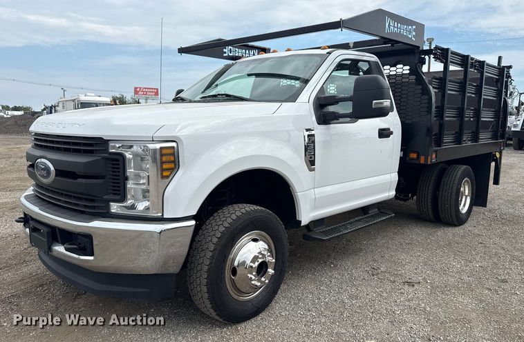 image for item NU9657 2019 Ford F350 Super Duty flatbed pickup truck