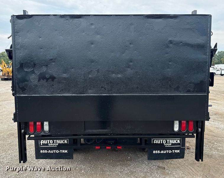 image for item NU9657 2019 Ford F350 Super Duty flatbed pickup truck