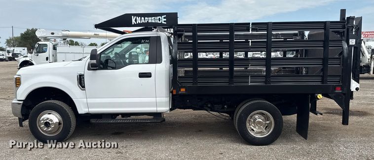 image for item NU9657 2019 Ford F350 Super Duty flatbed pickup truck