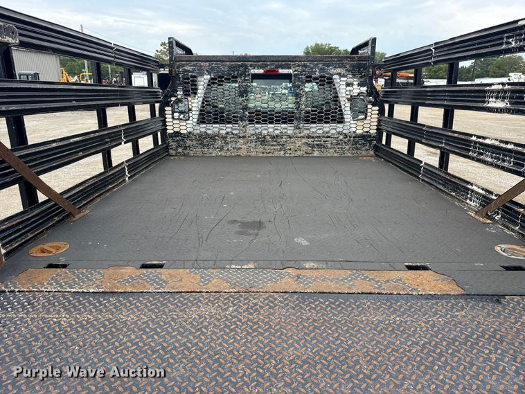 image for item NU9657 2019 Ford F350 Super Duty flatbed pickup truck