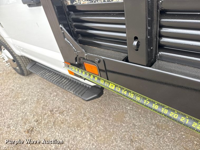 image for item NU9657 2019 Ford F350 Super Duty flatbed pickup truck