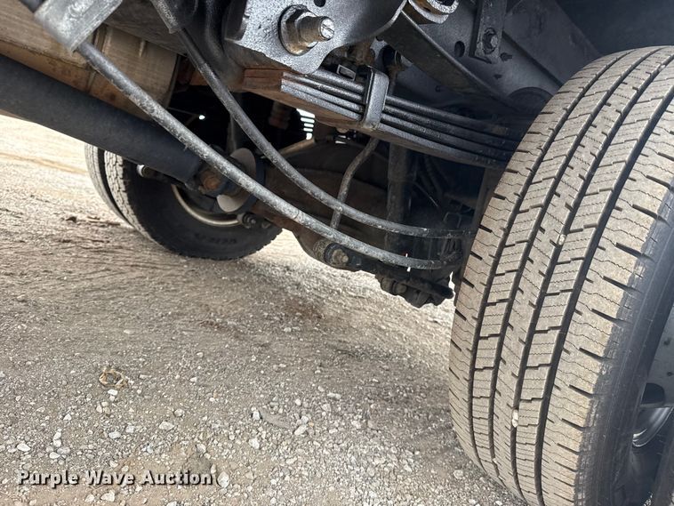 image for item NU9657 2019 Ford F350 Super Duty flatbed pickup truck