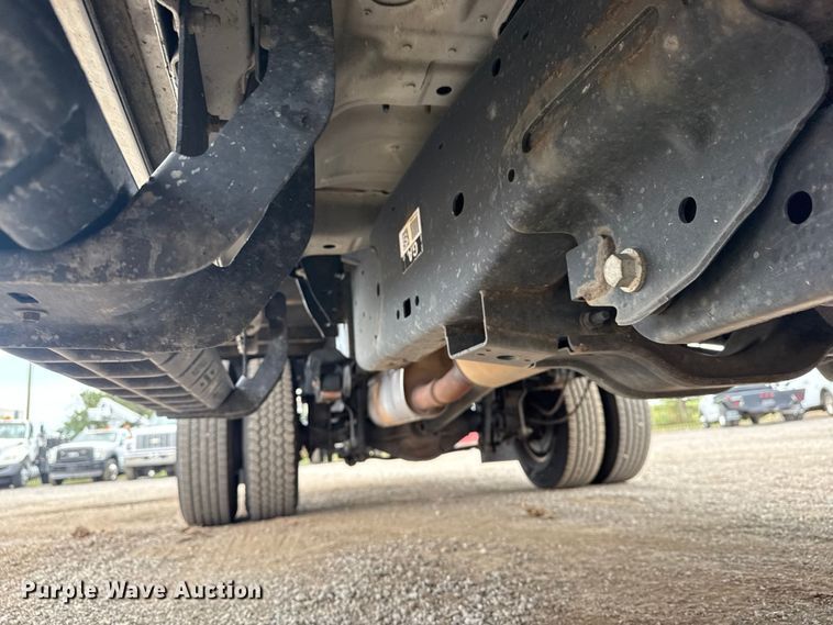 image for item NU9657 2019 Ford F350 Super Duty flatbed pickup truck