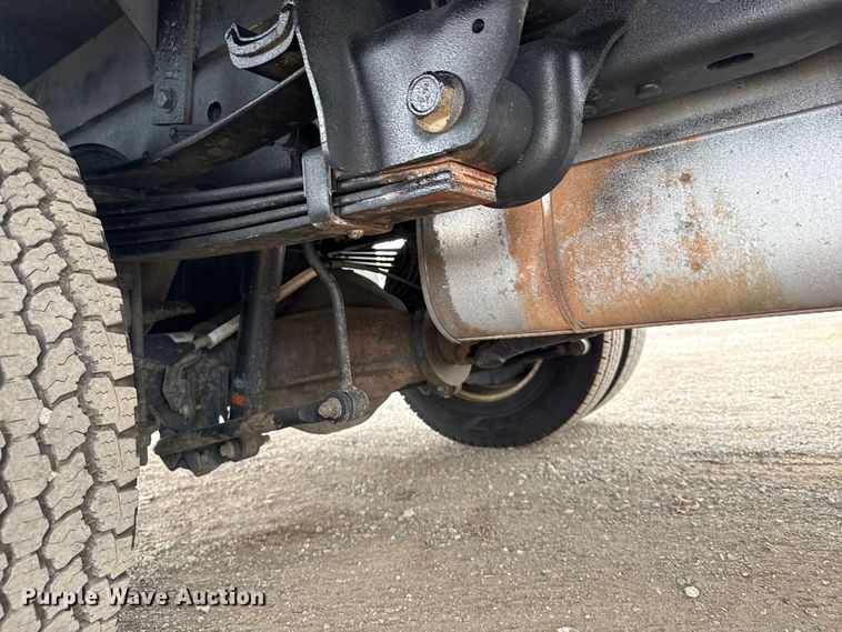 image for item NU9657 2019 Ford F350 Super Duty flatbed pickup truck