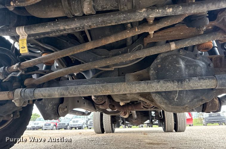 image for item NU9657 2019 Ford F350 Super Duty flatbed pickup truck