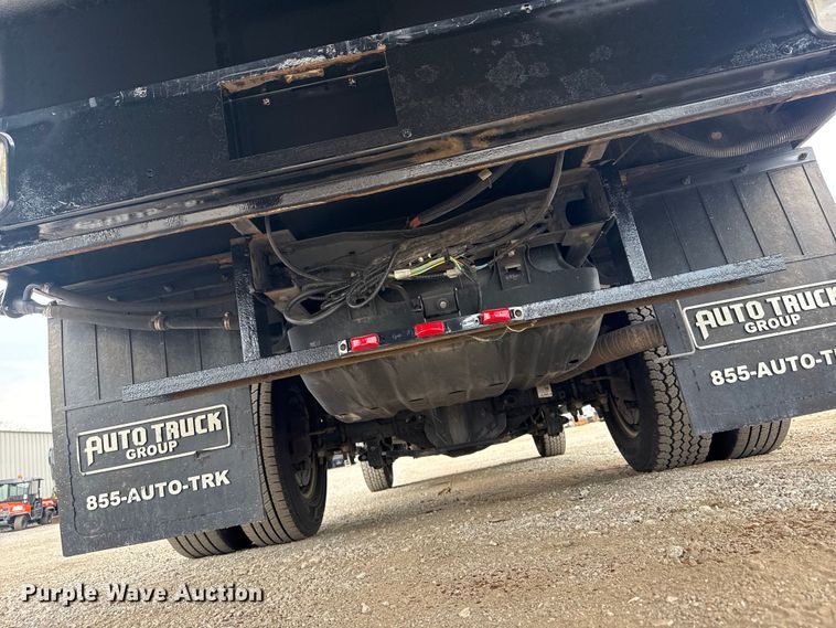 image for item NU9657 2019 Ford F350 Super Duty flatbed pickup truck