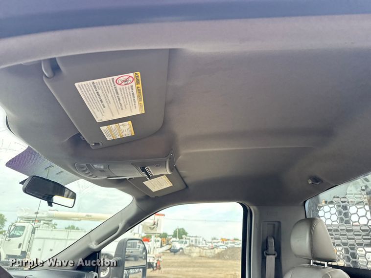 image for item NU9657 2019 Ford F350 Super Duty flatbed pickup truck