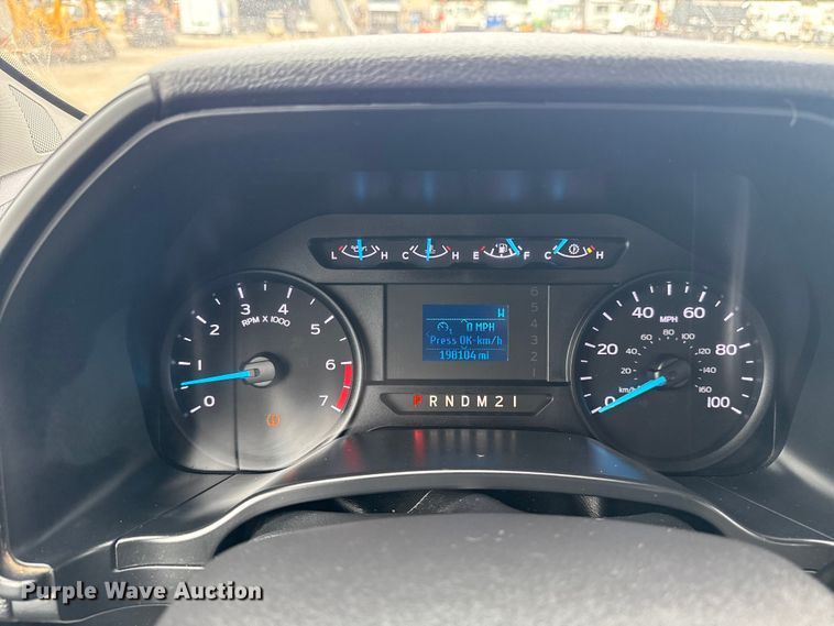 image for item NU9657 2019 Ford F350 Super Duty flatbed pickup truck