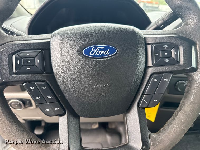 image for item NU9657 2019 Ford F350 Super Duty flatbed pickup truck