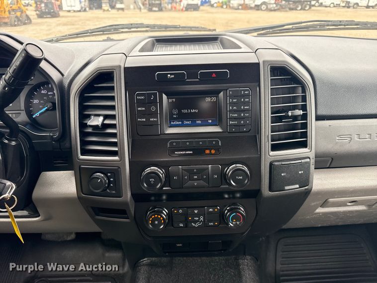 image for item NU9657 2019 Ford F350 Super Duty flatbed pickup truck