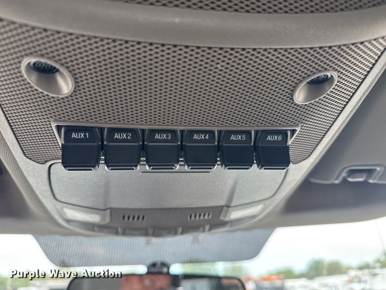 image for item NU9657 2019 Ford F350 Super Duty flatbed pickup truck