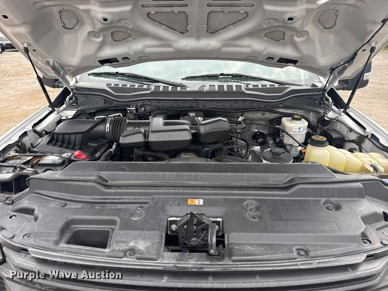 image for item NU9657 2019 Ford F350 Super Duty flatbed pickup truck