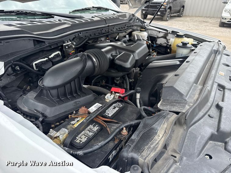 image for item NU9657 2019 Ford F350 Super Duty flatbed pickup truck