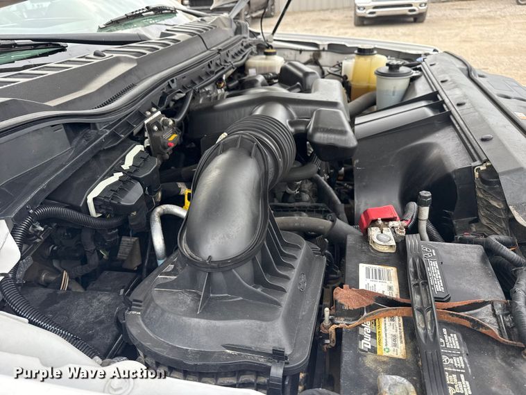 image for item NU9657 2019 Ford F350 Super Duty flatbed pickup truck