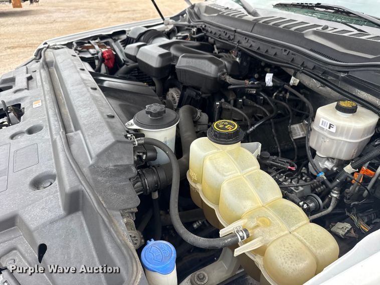 image for item NU9657 2019 Ford F350 Super Duty flatbed pickup truck