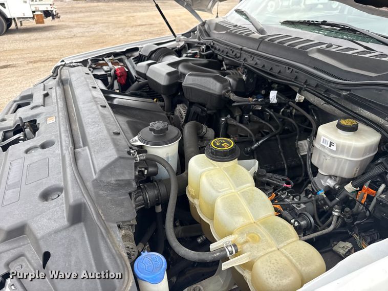 image for item NU9657 2019 Ford F350 Super Duty flatbed pickup truck