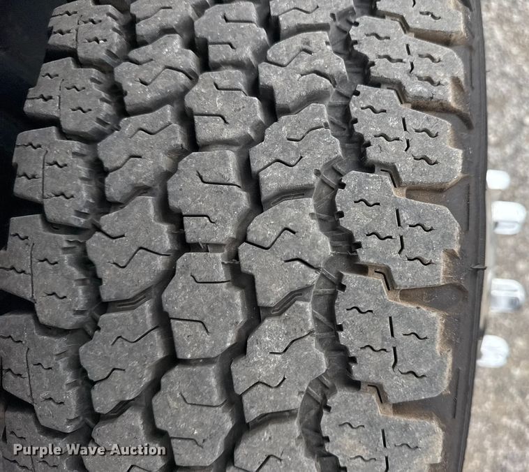 image for item NU9657 2019 Ford F350 Super Duty flatbed pickup truck